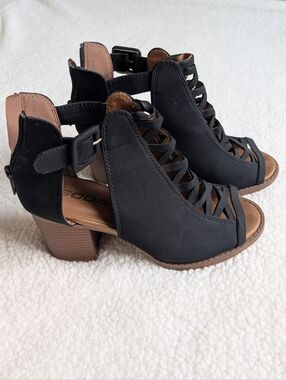 EUC Soda Aran women's open-toe heeled fashion sandal